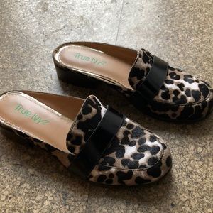 True Ivy Leopard print calf hair mules